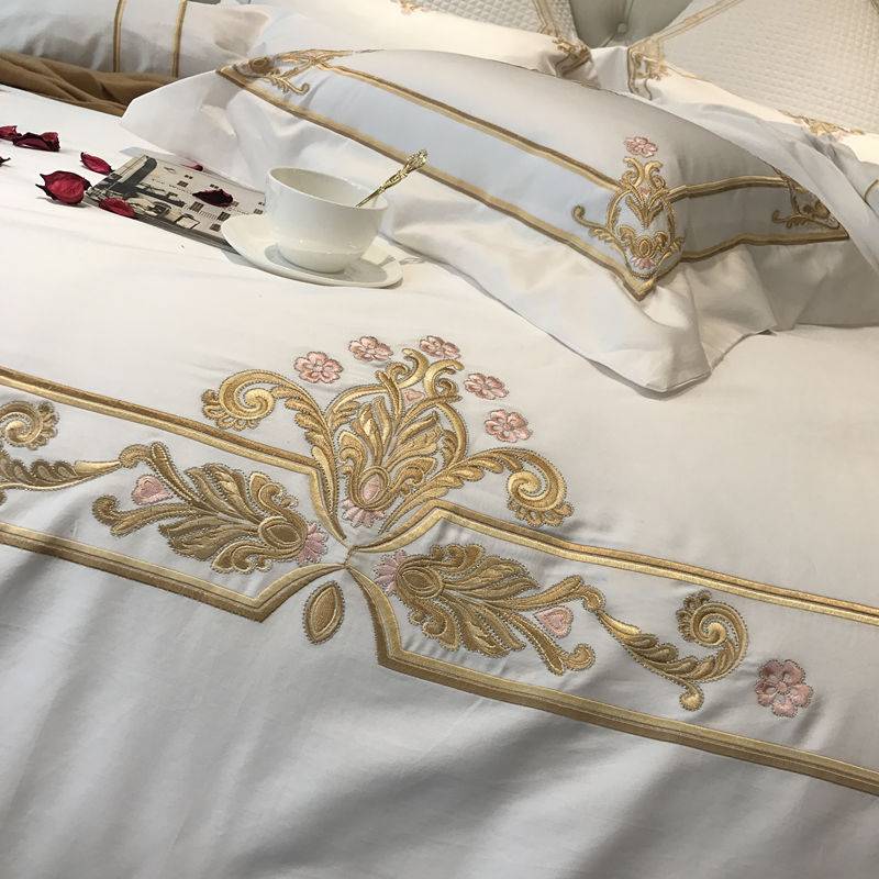 Luxury Hotel Bedding