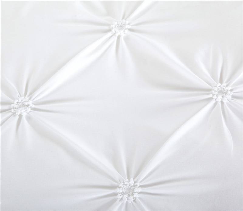 Black or White Duvet Cover Set Pinch Pleat (2 Colors) Black or White Duvet Cover Set Pinch Pleat (2 Colors)