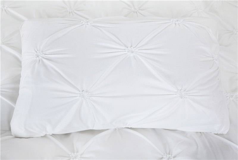 Black or White Duvet Cover Set Pinch Pleat (2 Colors) Black or White Duvet Cover Set Pinch Pleat (2 Colors)