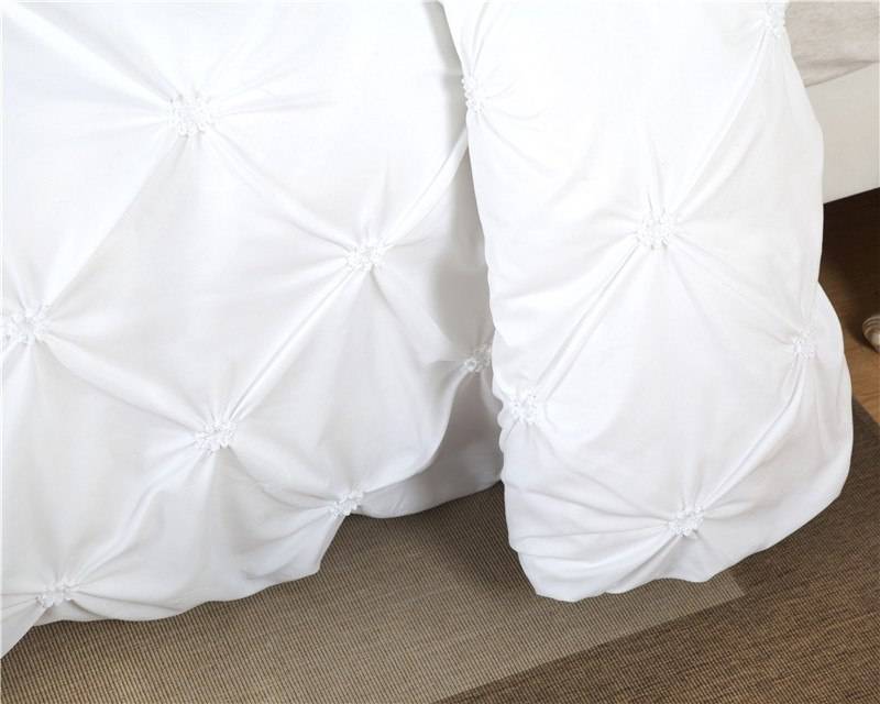 Black or White Duvet Cover Set Pinch Pleat (2 Colors) Black or White Duvet Cover Set Pinch Pleat (2 Colors)