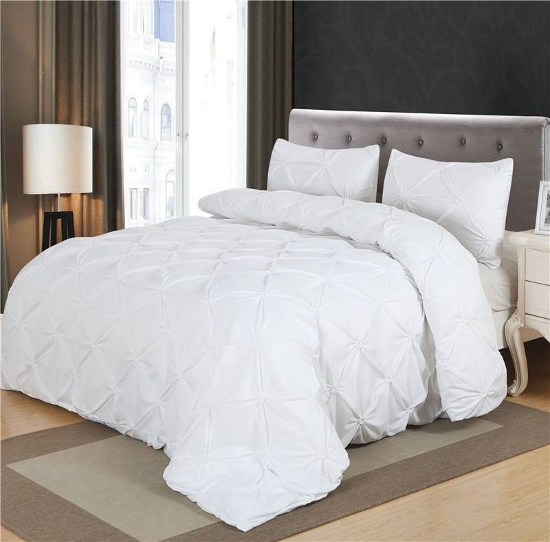 Black or White Duvet Cover Set Pinch Pleat (2 Colors) Black or White Duvet Cover Set Pinch Pleat (2 Colors)