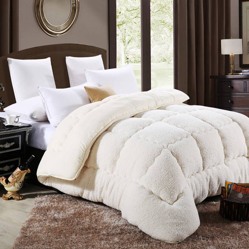 Super Soft Alternative Down Comforter / Duvet / Blanket (3 colors)
