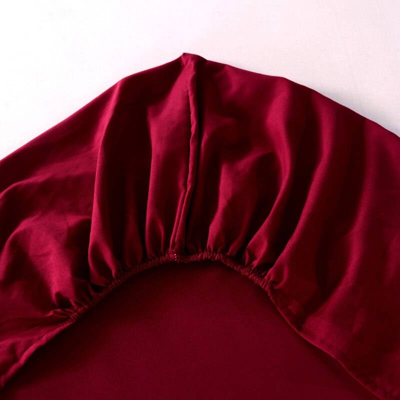 Micro Polyester Fitted Sheet With Four Elastic Corners Micro Polyester Fitted Sheet With Four Elastic Corners