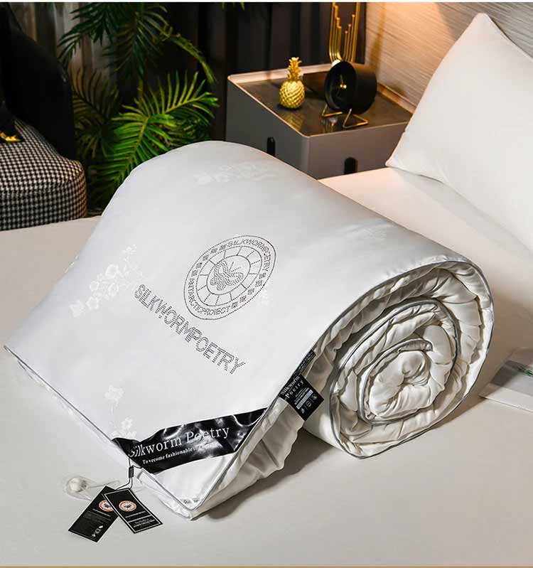 100% Mulberry Silk Comforter with Floral Design