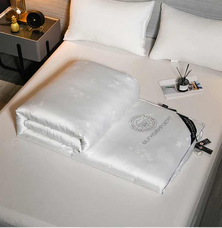 100% Mulberry Silk Comforter with Floral Design